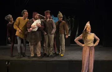 Роня влезе в театър "София"