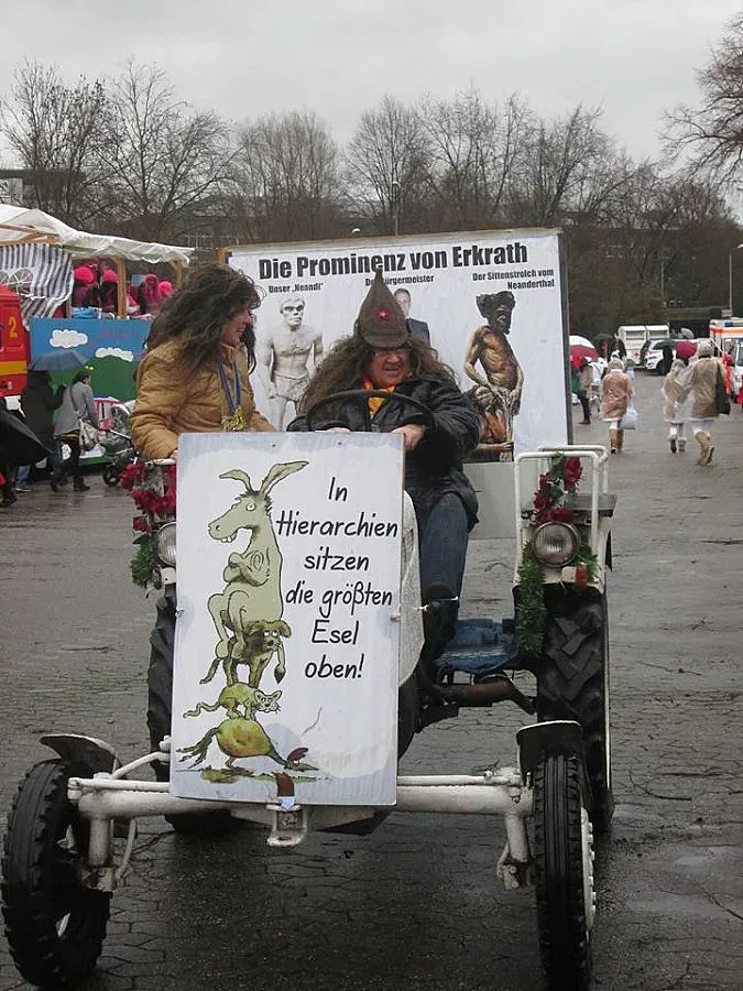 Полицаи с камери  на карнавала в Кьолн