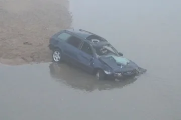 Кола с младежи  падна в Тунджа (ОБЗОР)