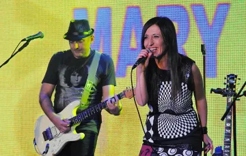 "Мери бойс бенд" чукна 21 