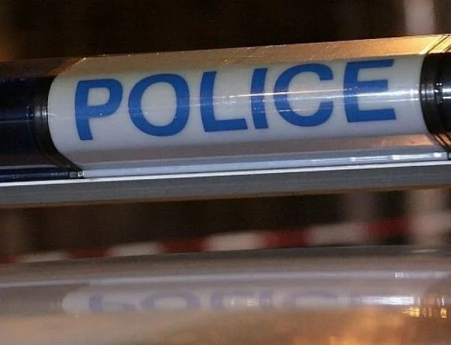 Шофьор се заби в стълб и избяга