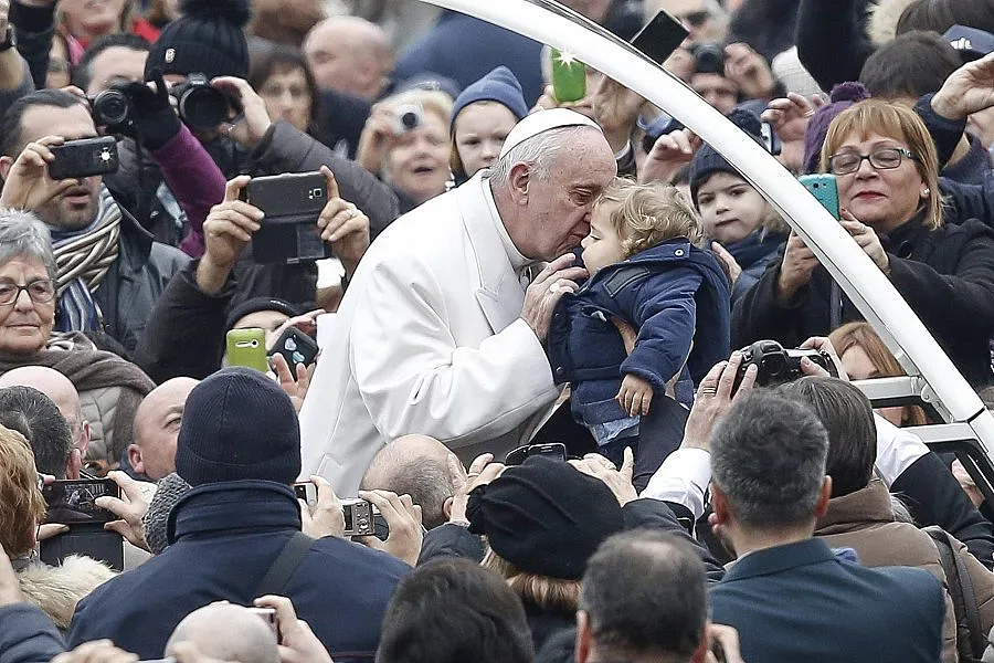 Продадоха папамобил за $82 000