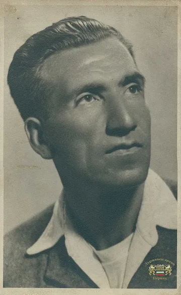 Бащата на Сурва прави маскарад в София през 1939 г.