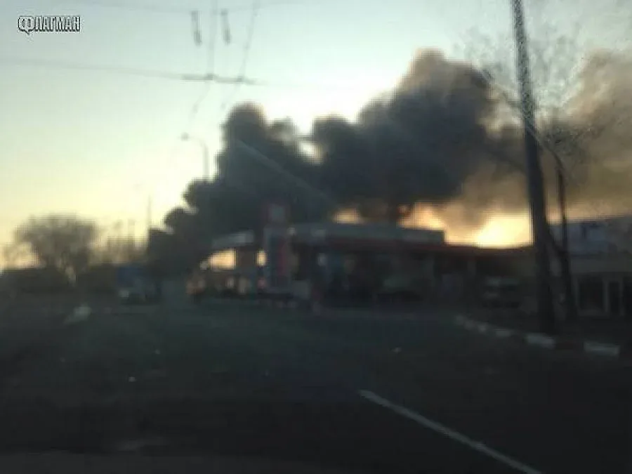 Огромен пожар в Бургас на 300 метра от новата гара 