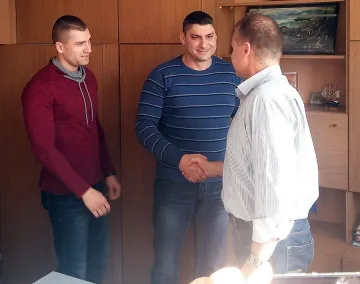 Наградиха полицаи, спасили дядо