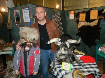 Майстори на маски  споделят тайни в "Мечкарница" 