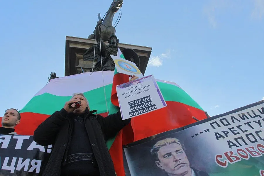 10 задържани на протеста пред парламента