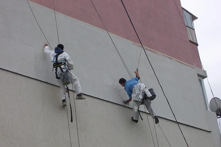 Фирми по санирането с работници без договори