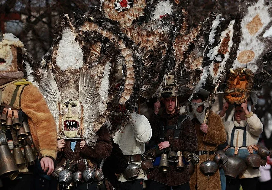 Перник открива юбилейната Сурва с тъпани, конници и музикална заря