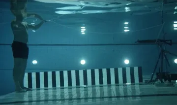 Учен се простреля с "Калашников" под вода (ВИДЕО)