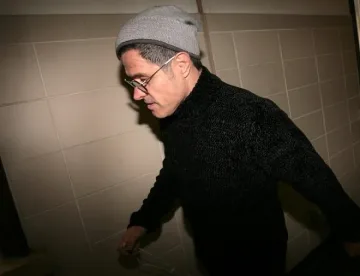 Брендо лекува прешлените си в Германия