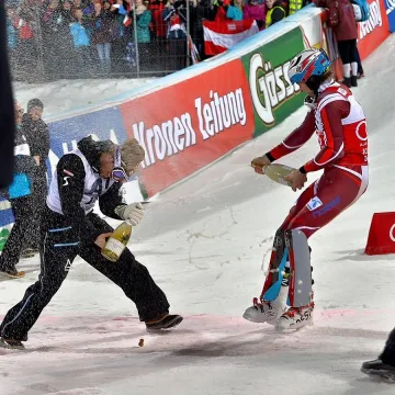 Очила спряха Хиршер за победа в Шладминг