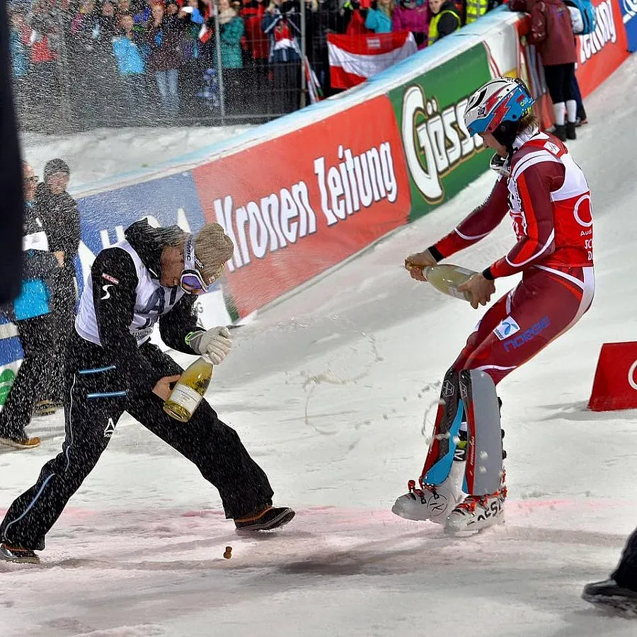 Очила спряха Хиршер за победа в Шладминг