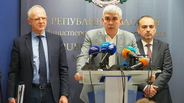 Бизнесът на нокти. Министър го удари на молба