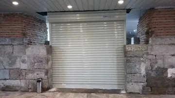 Махат ролетните щори от Улпия Сердика