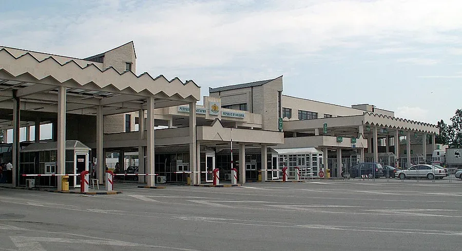 Кулата блокирана отново от протестиращи гърци, тираджиите гневни