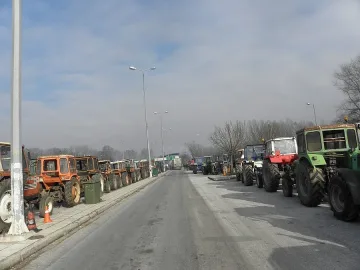 Гръцки земеделци блокираха границите ни