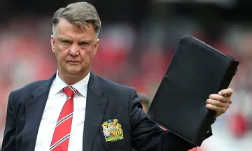 Обрат! Ван Гаал остава в "Ман Юн"