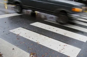 Кола блъсна дете на пешеходна пътека във Велико Търново