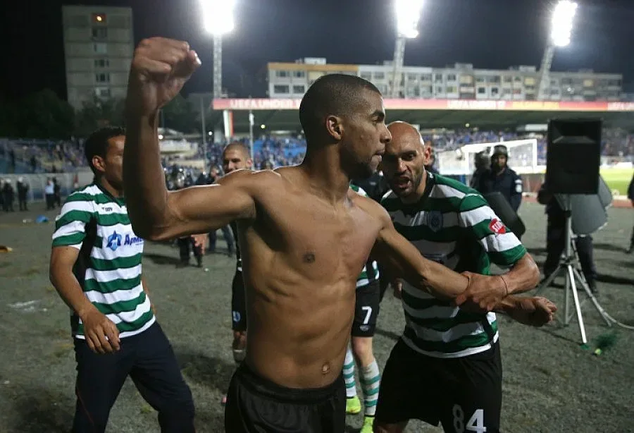 "Сини" и "орли" в битка за "моряк"