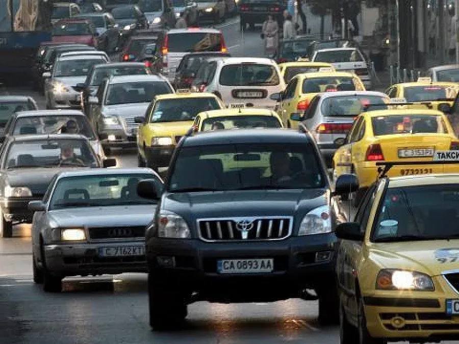 Данък "път до офиса" със служебната кола