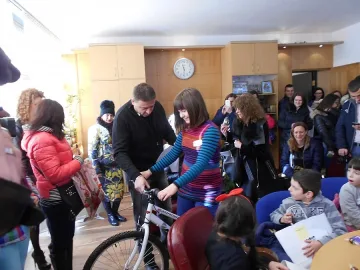 Кмет сбъдна желания на 10 деца