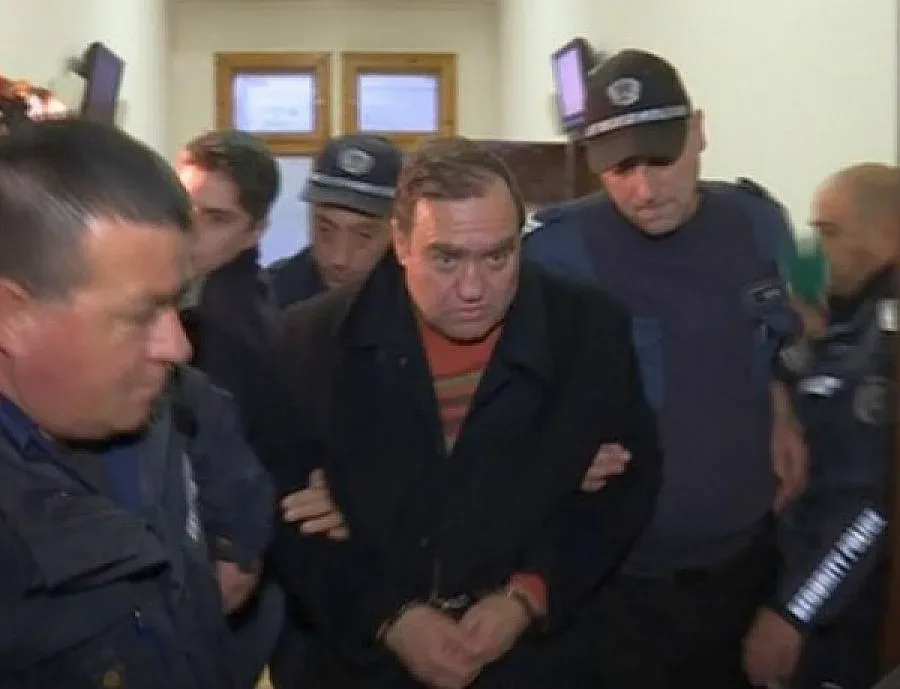 Пазарджишкият съд се отказа от делото срещу Евстатиев