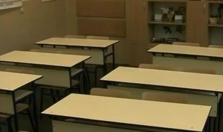 МОН: Четири училища не работят днес