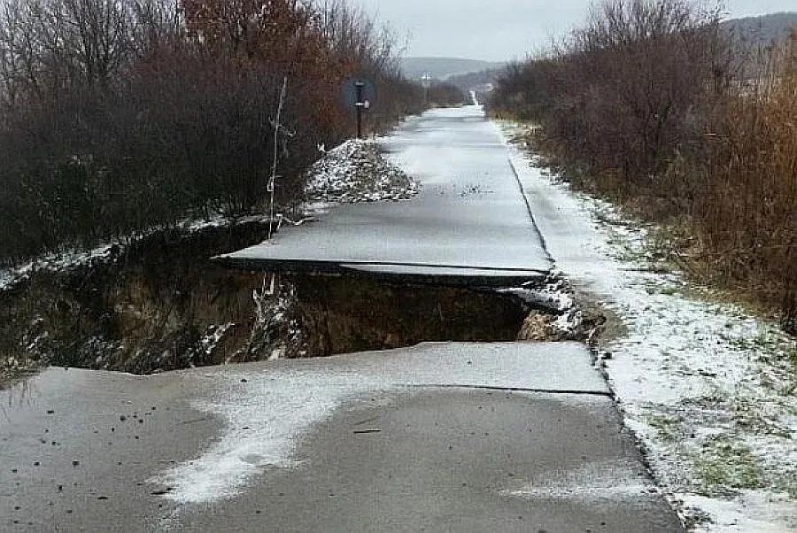 Огромен трап се появи между села в община Елхово