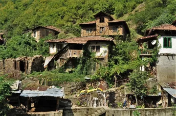 Омагьосаното село  се събуди след век