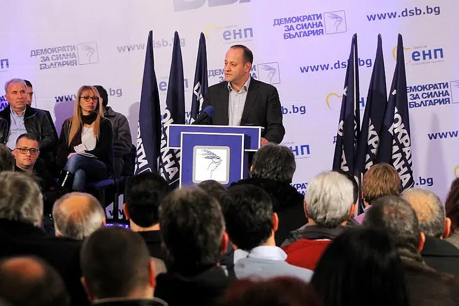 Радан къса с блока, ще крещи от окопа (ОБЗОР)