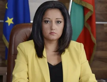 Павлова категорична: Парите от винетки отиват за пътища