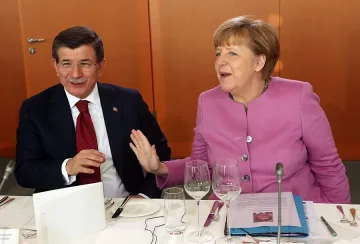 Турция иска още пари за бежанците