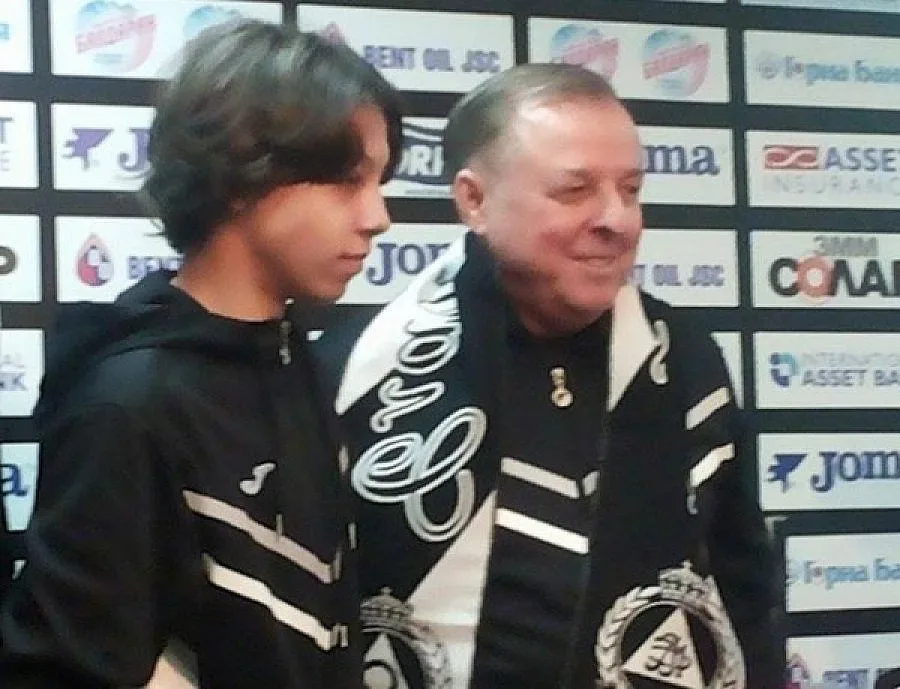 Руска инвазия в "Славия"