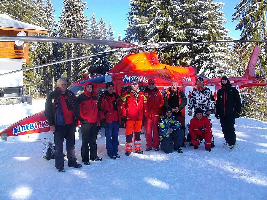 Набелязаха от въздуха опасни ски терени