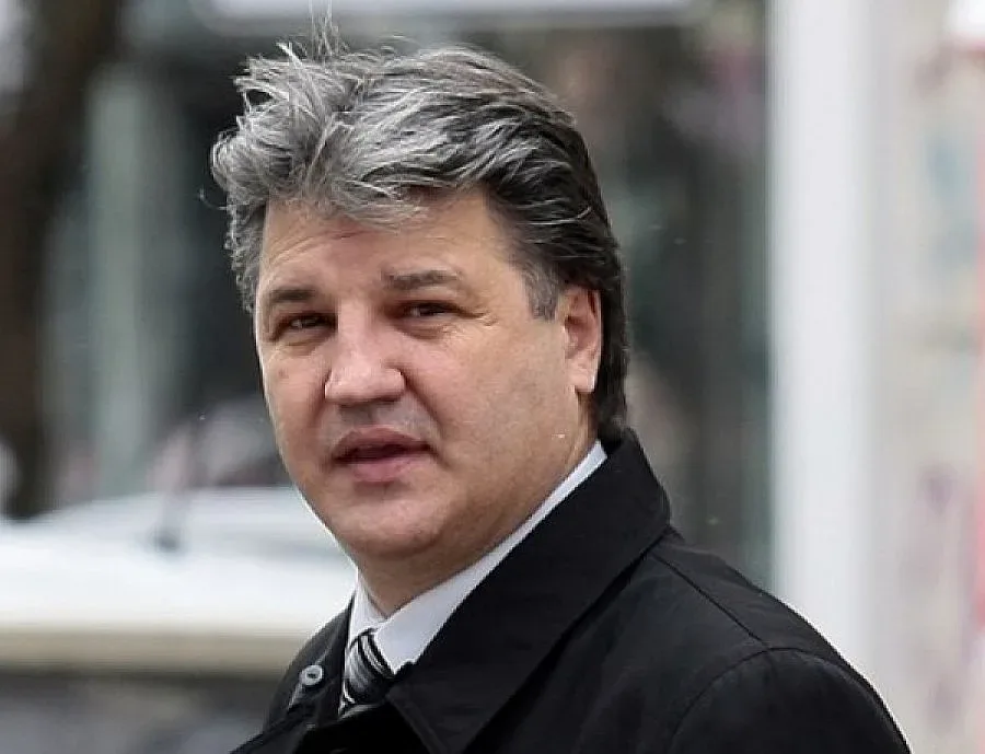 Димитър Узунов показа разпечатка от телефона си, не е писал на премиера