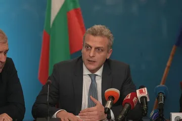 Москов: Икономически кръгове спекулират с майчинския инстинкт