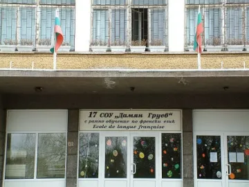 Баща на ученик наби момиче в столично училище