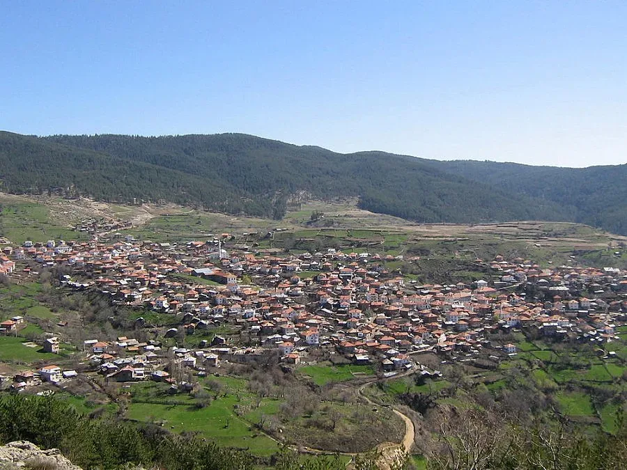 Село брани деловодителка от уволнение