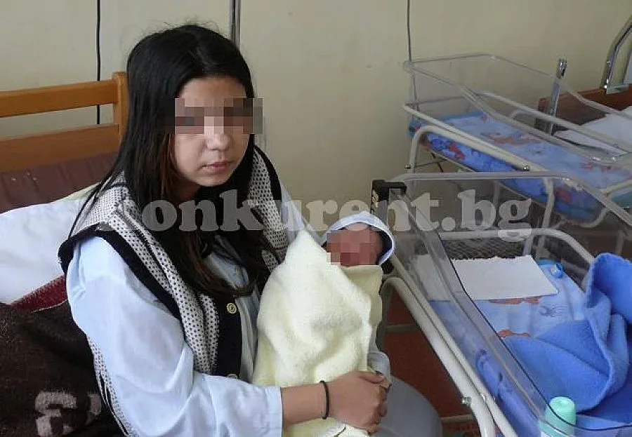 Шестокласничка от Лом роди бебе, кръсти го Сарасвати