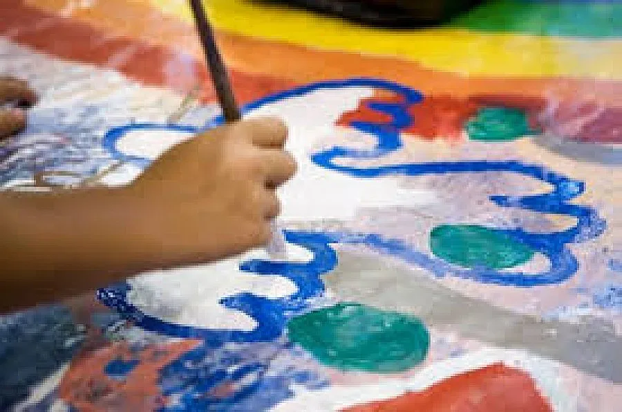 Деца рисуват пролетта за национален конкурс в Кюстендил