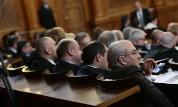 Изхвърлиха Местан от парламентарните комисии