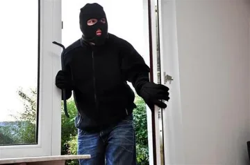 Крадец ограби магазин в Стара Загора
