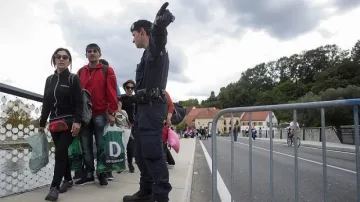 Австрия затваря границите си за бежанците