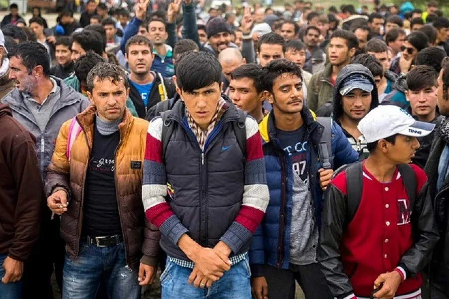 Холандец: Затворете мъжете бежанци!