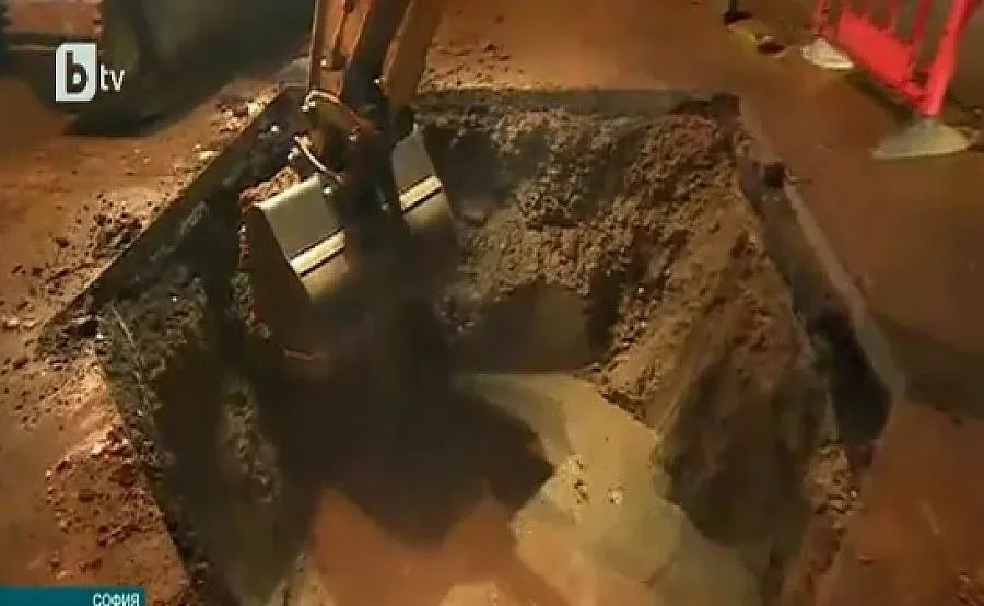 Авария затрудни движението по „Пейо Яворов“ в София