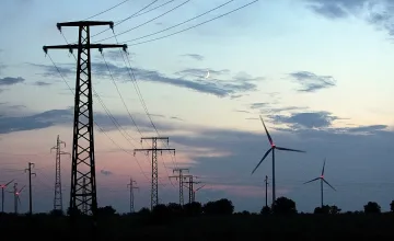 Енергийната борса свали цената на тока с 42%