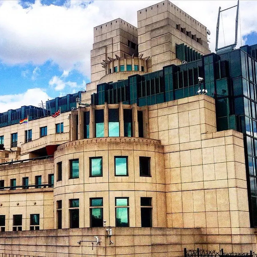 МИ-5 е рай за гейовете