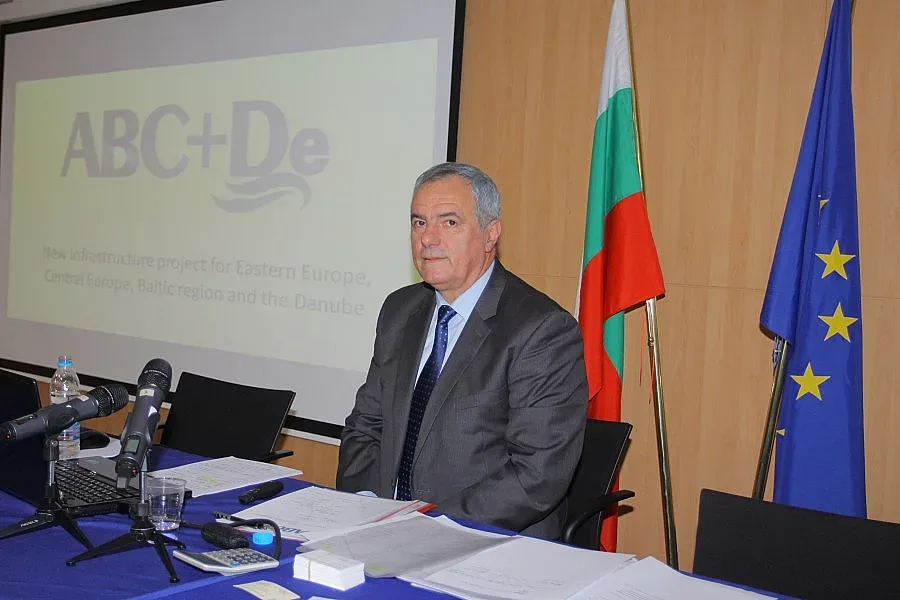 Търсим 38 млрд. евро за жп магистрала