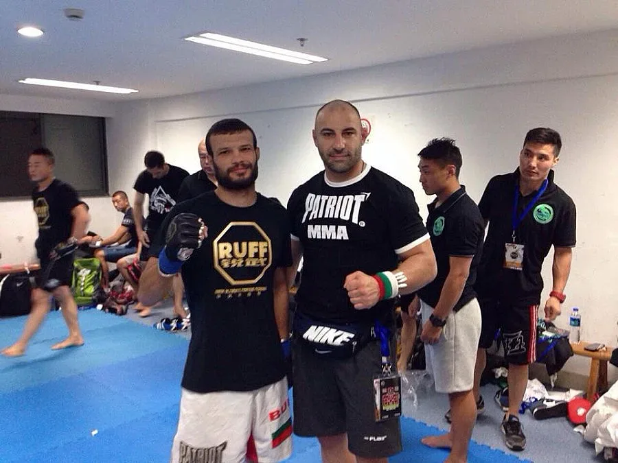 Самбото остана на улицата